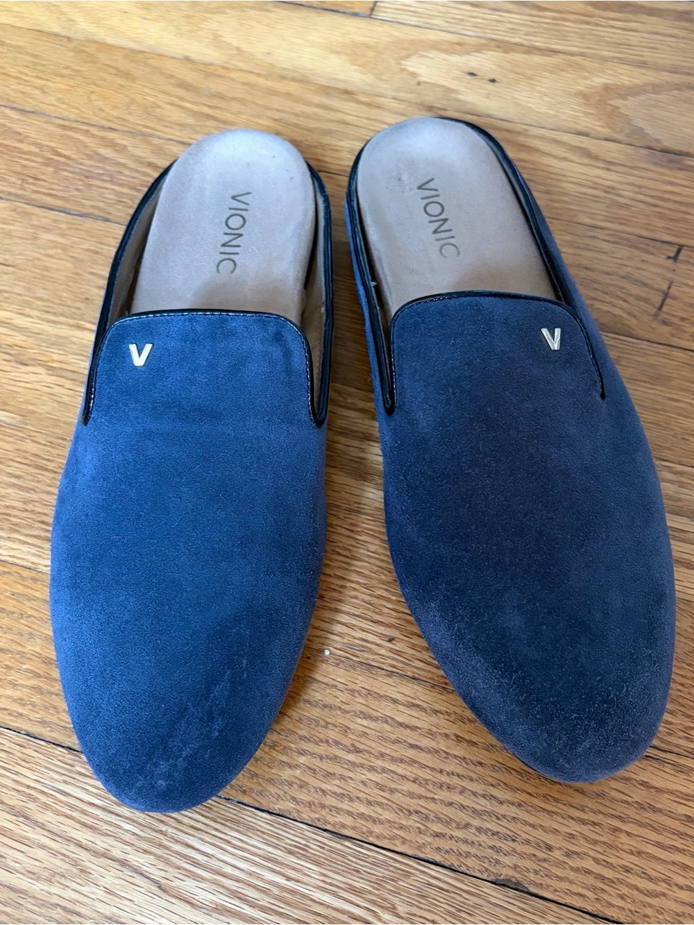 Vionic Women’s Carnegie Navy Suede Slip-On Loafers with Gold V Accent Size 11